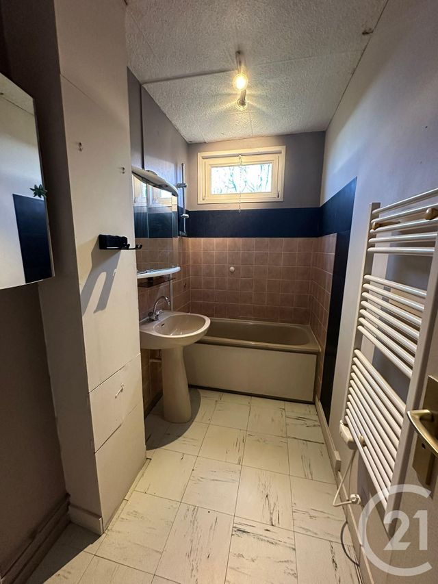 Appartement F3 à vendre - 3 pièces - 73.3 m2 - CERCY LA TOUR - 58 - BOURGOGNE - Century 21 Confluences